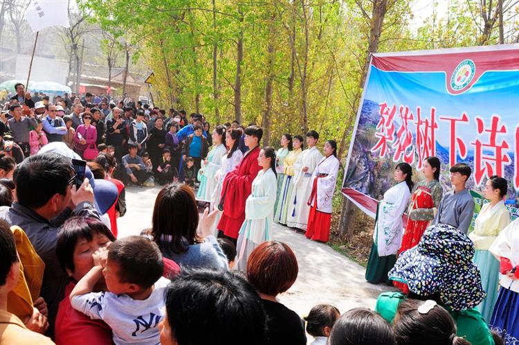 美丽中国行走进鹤壁：油城梨花节