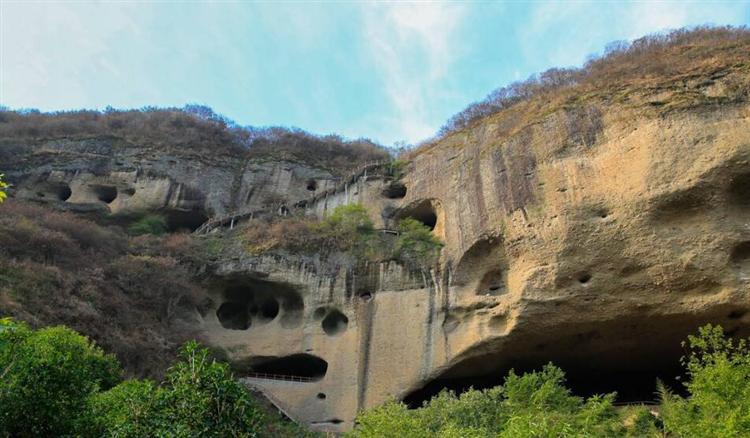 著名书法家叶智平一行参访大别山石窟景区